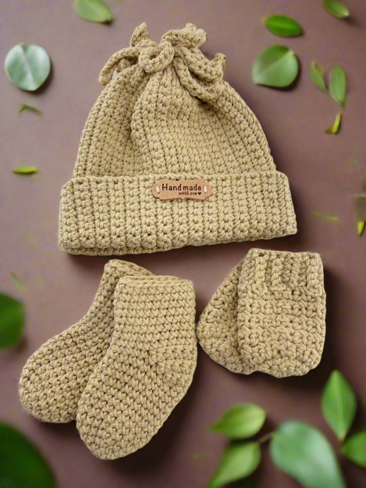 Crocheted Baby Clothing Set – Warm beige